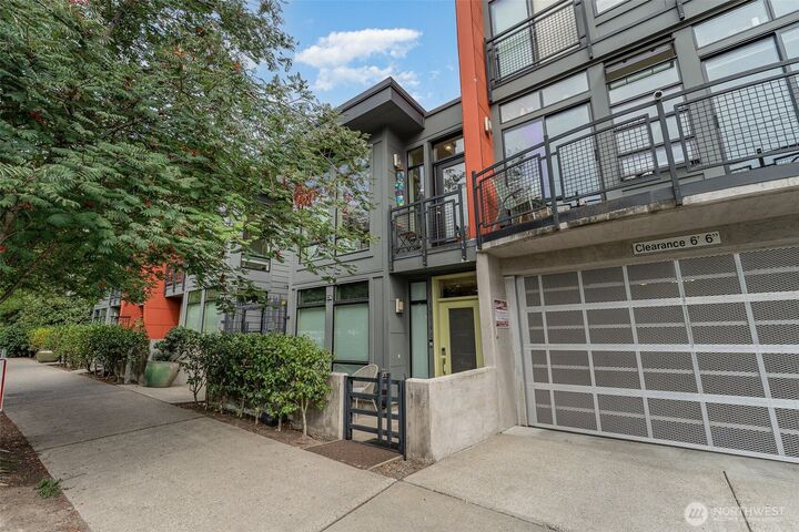 Property Photo:  1816  11th Avenue C  WA 98122