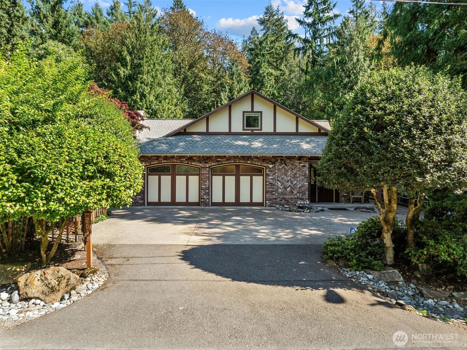 Property Photo:  2048  216th Avenue SE  WA 98075