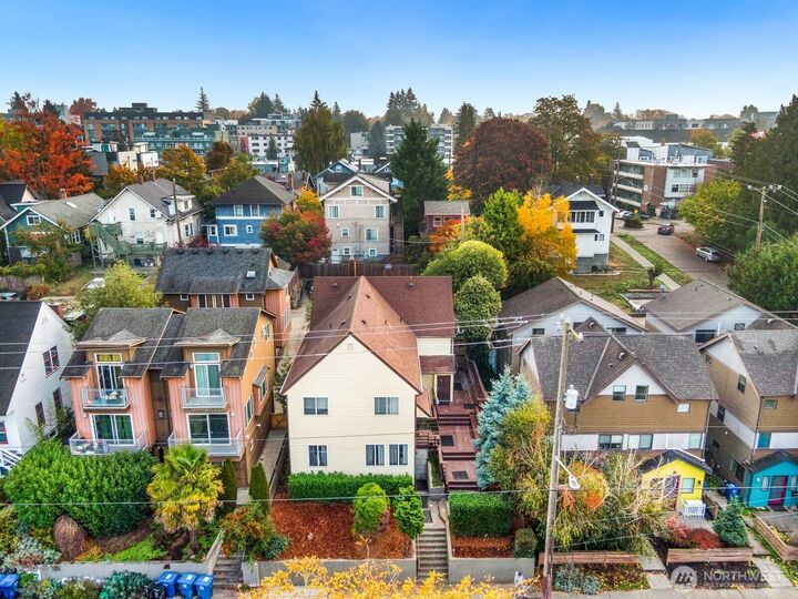 Property Photo:  5210  11th Avenue NE 1-5  WA 98105