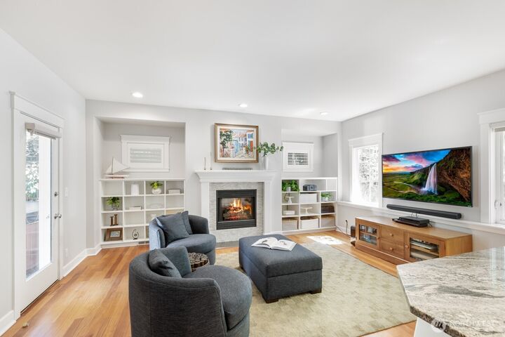 Property Photo:  737  Village Circle  NW  WA 98110