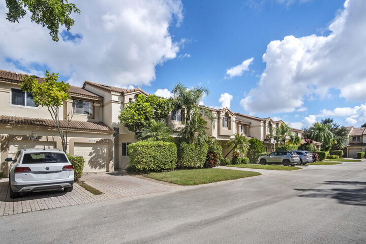 Property Photo:  6809 Via Regina  FL 33433
