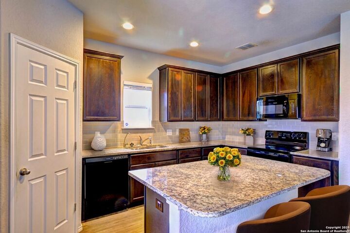 Property Photo: 322 Benelli TX 78130