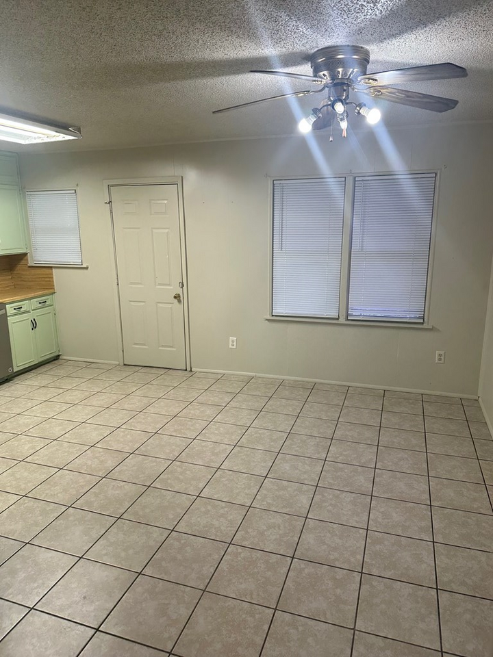 Property Photo:  15 E 23rd St  TX 76903 