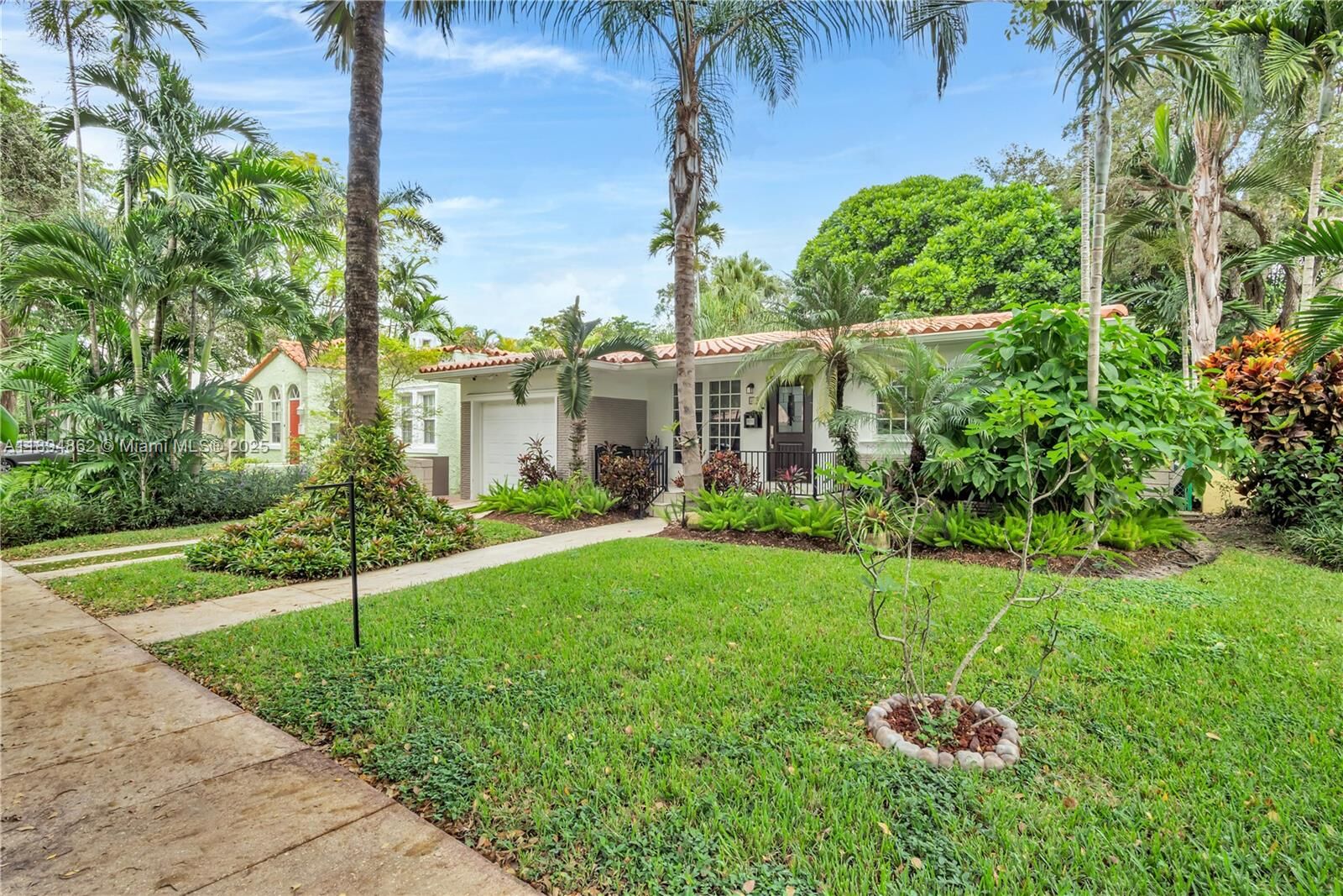 Property Photo:  817 Venetia Ave  FL 33134