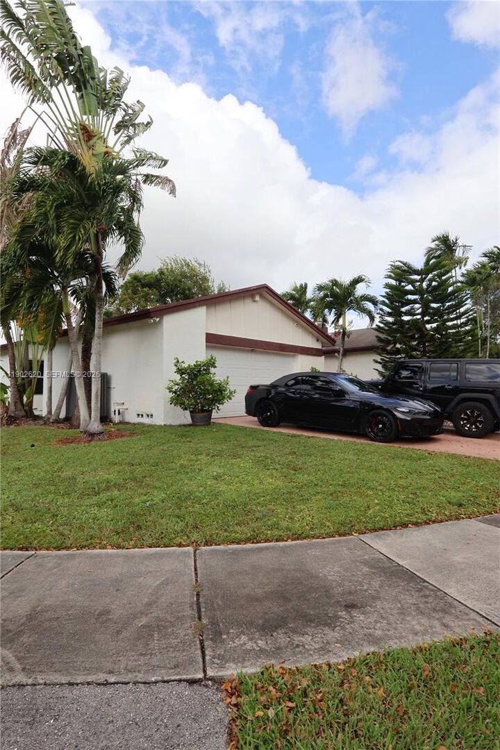 Property Photo: 10610 SW 128th Ave FL 33186