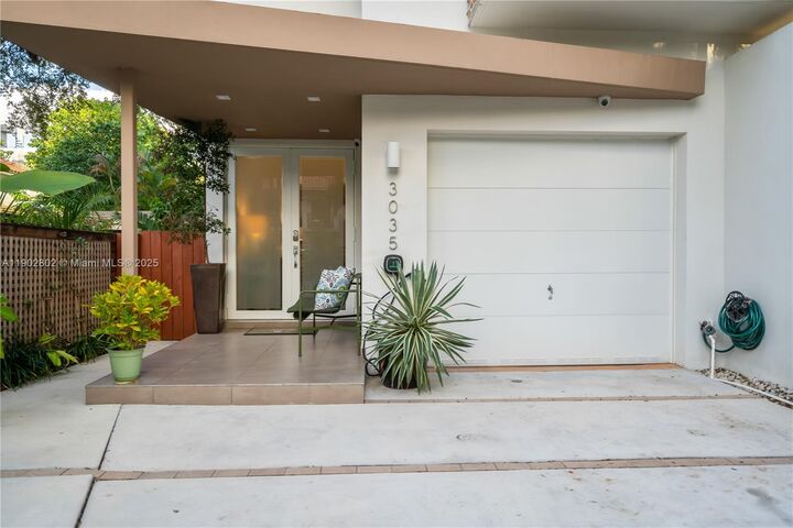 Property Photo:  3035 Matilda St 3035  FL 33133