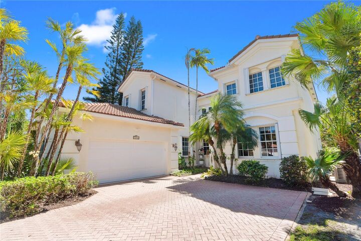 Property Photo:  19542 Embassy Ct  FL 33179