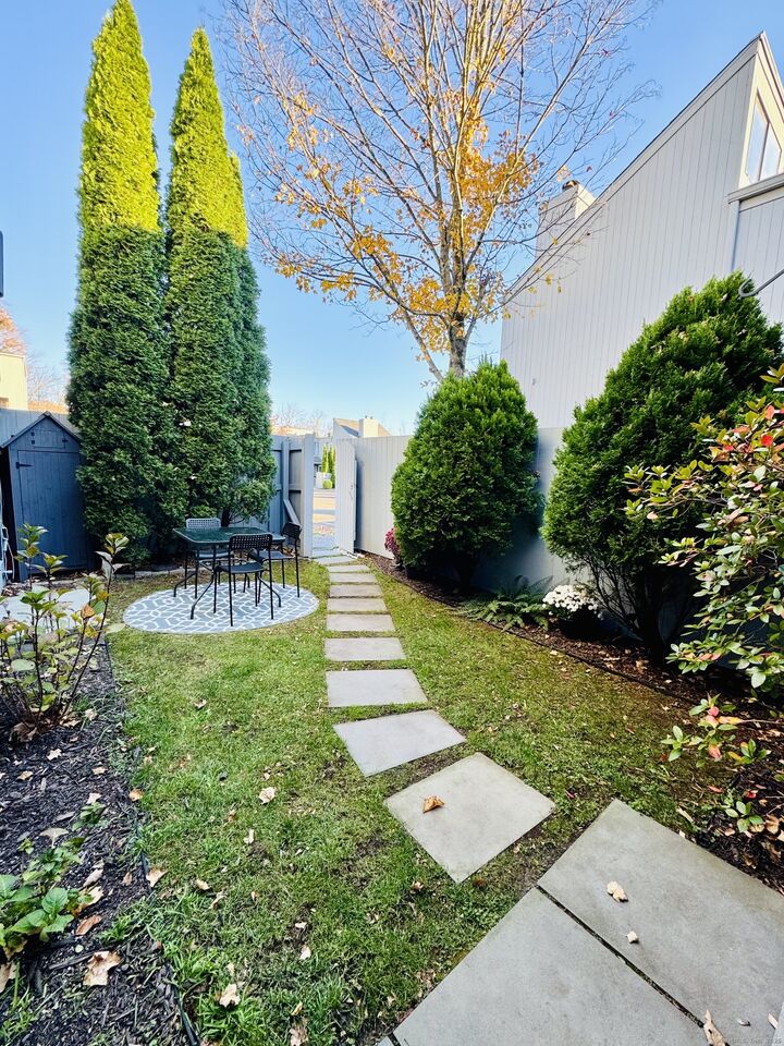 Property Photo:  7 Sandlewood Lane 7  CT 06877 