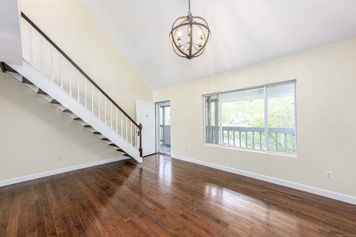 Property Photo:  365 Woodford Avenue Apt 6  CT 06062