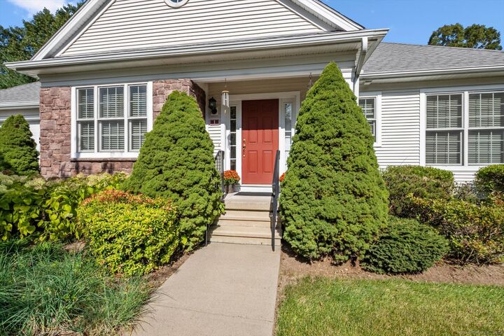 Property Photo:  1 Ashton Circle 1  CT 06070