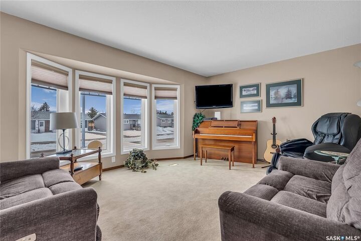 Property Photo:  517 8th Avenue W  SK S0K 0M0