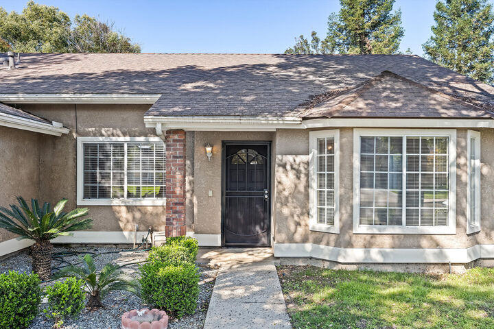 5946 W Howard Court  Visalia CA 93277 photo