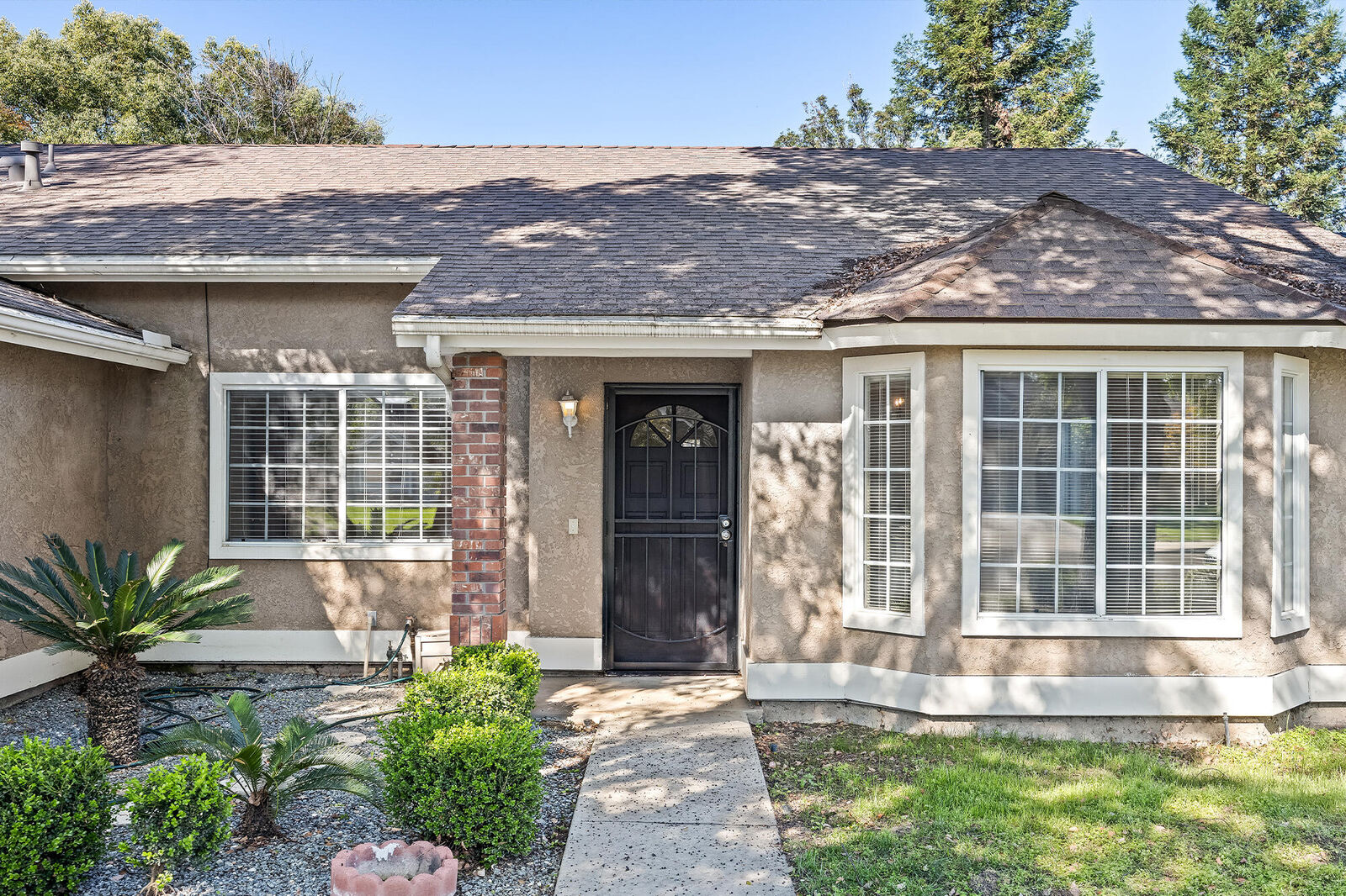 Property Photo: 5946 W Howard Court CA 93277