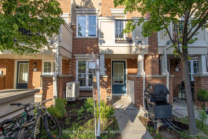 Property Photo: 30 Mendelssohn Street 14 ON M1L 0G8