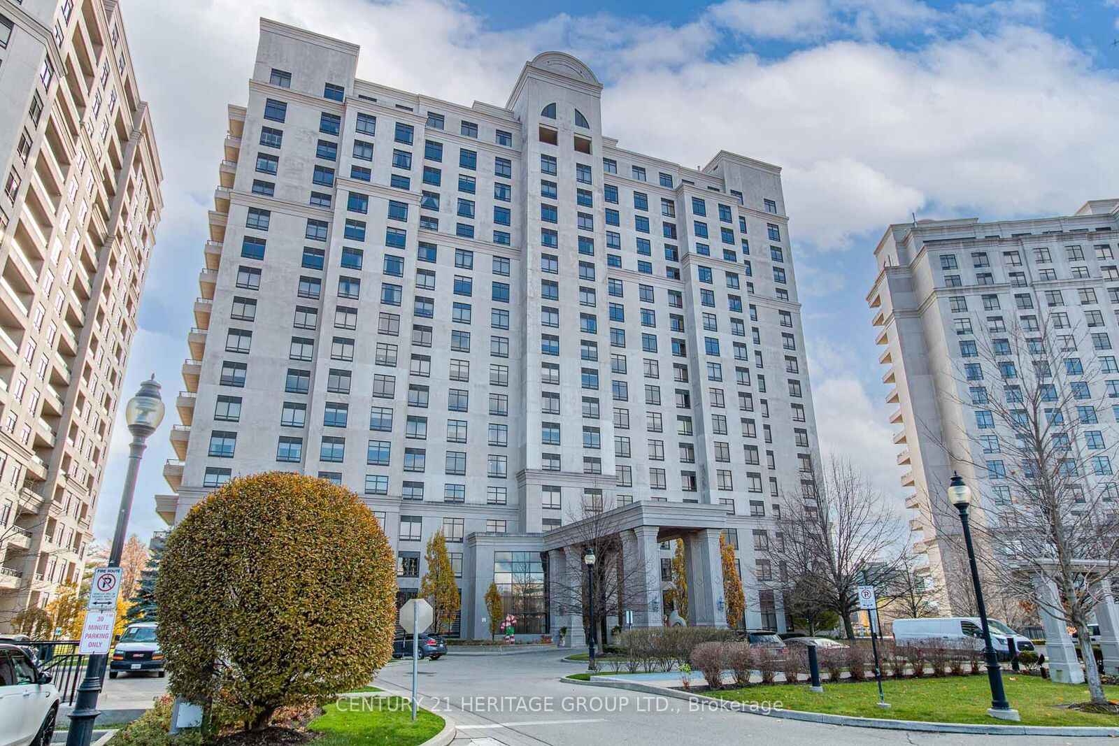 Property Photo:  9245 Jane Street 615  ON L6A 0J9 