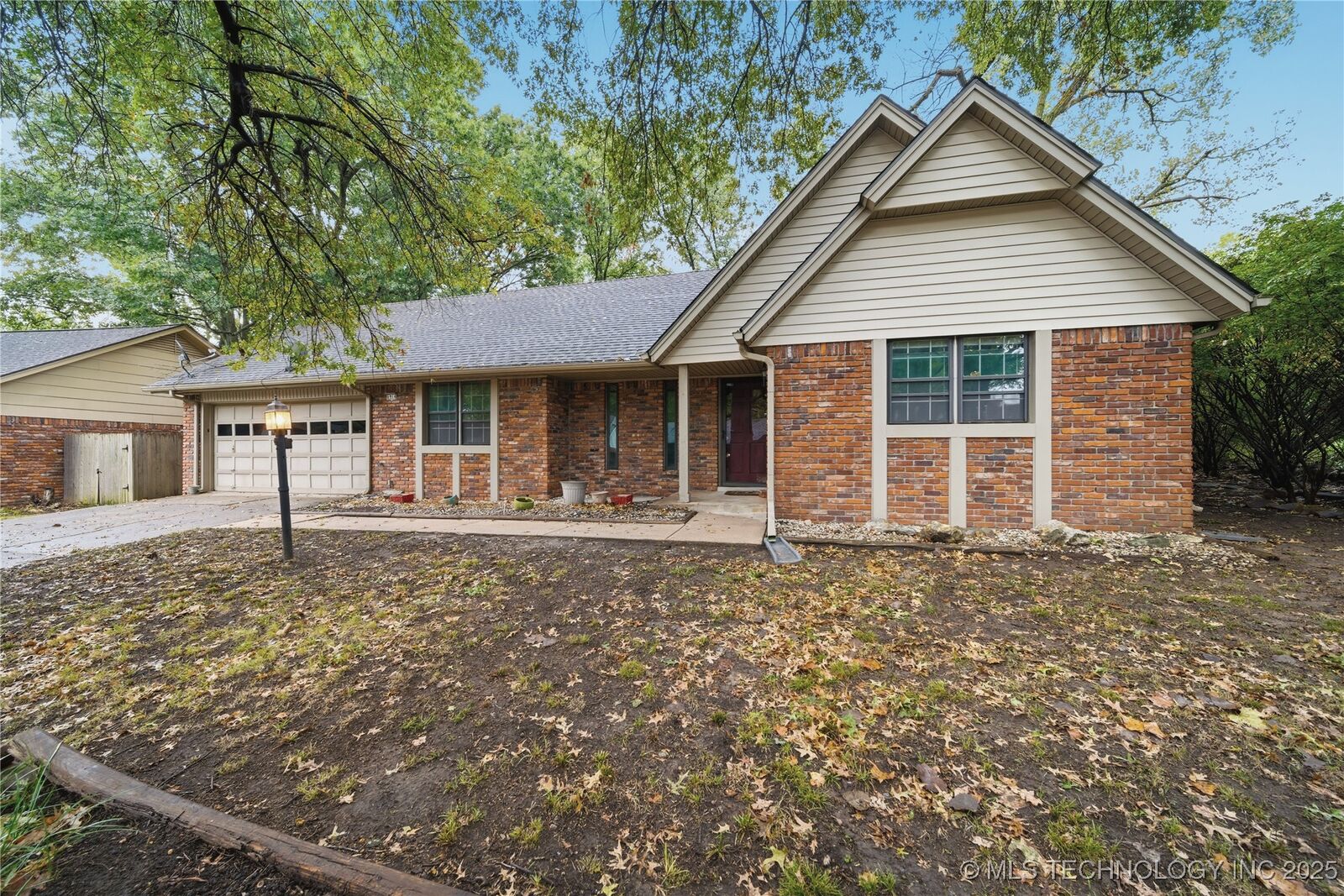 Property Photo: 6914 E 75th Street OK 74133