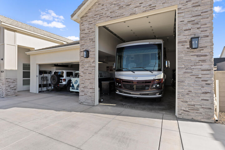 Property Photo:  1624 W Chandler Dr  UT 84770