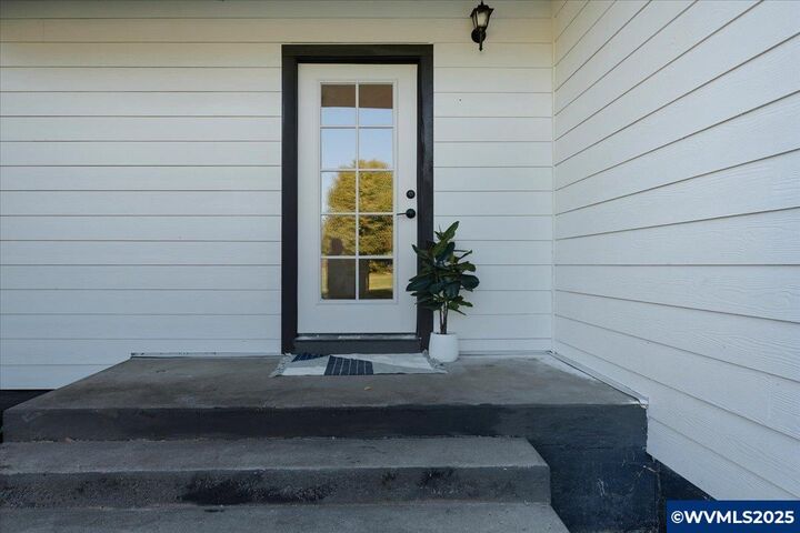 Property Photo:  18247 S Hwy 211  OR 97038