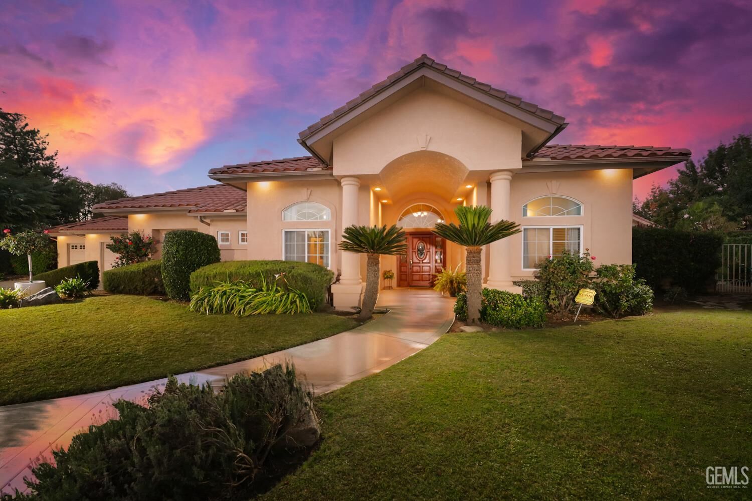 Property Photo: 1700 Norwich Way CA 93311