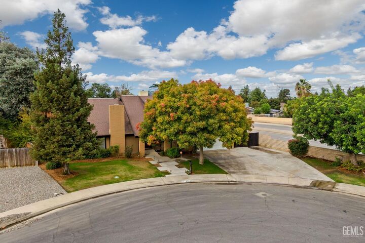 Property Photo: 1701 Glenarm Court CA 93309