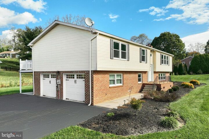 Property Photo:  2525 Springwood Road  PA 17402