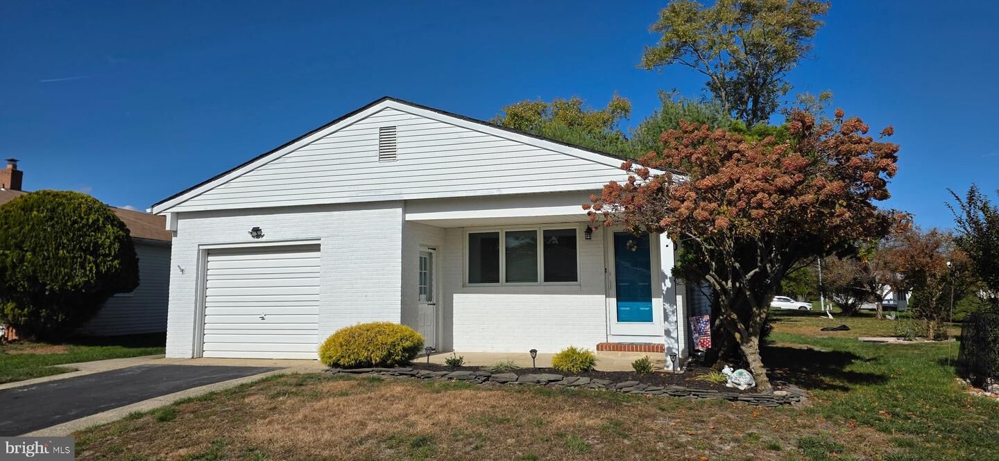 Property Photo:  90 Rodhos Street  NJ 08757