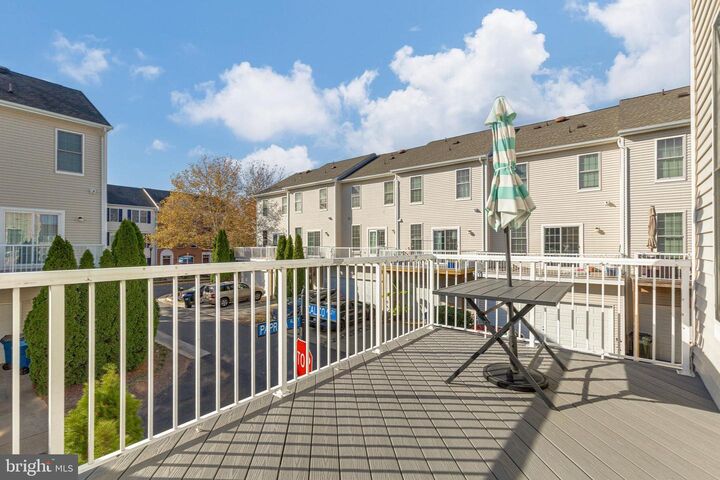 Property Photo: 42791 Flannigan Terrace VA 20152