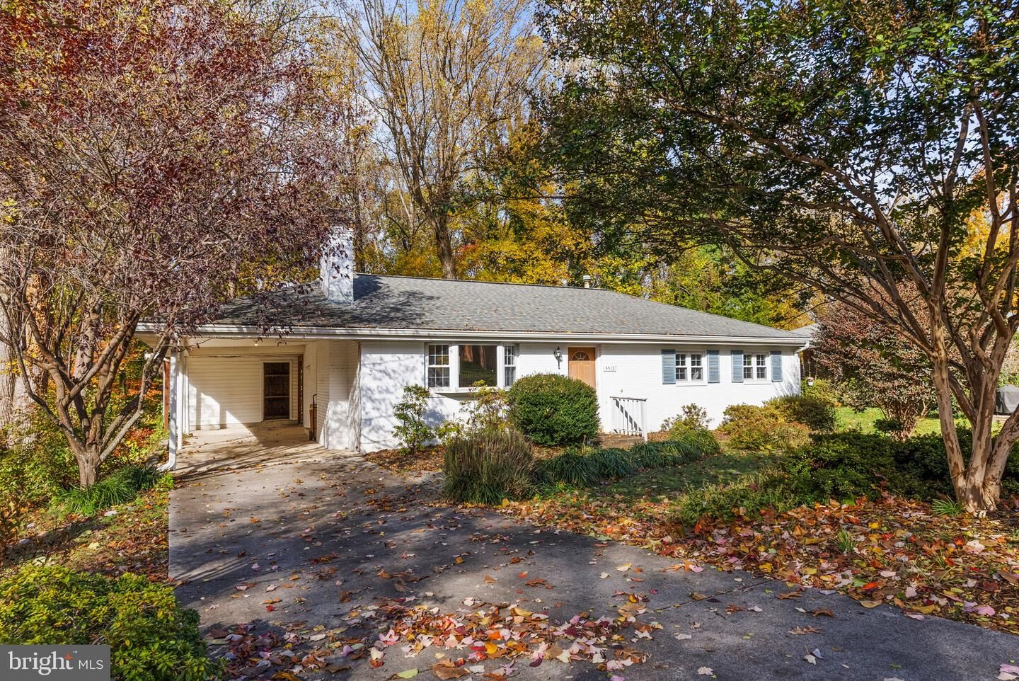 Property Photo:  5512 Flag Run Drive  VA 22151 