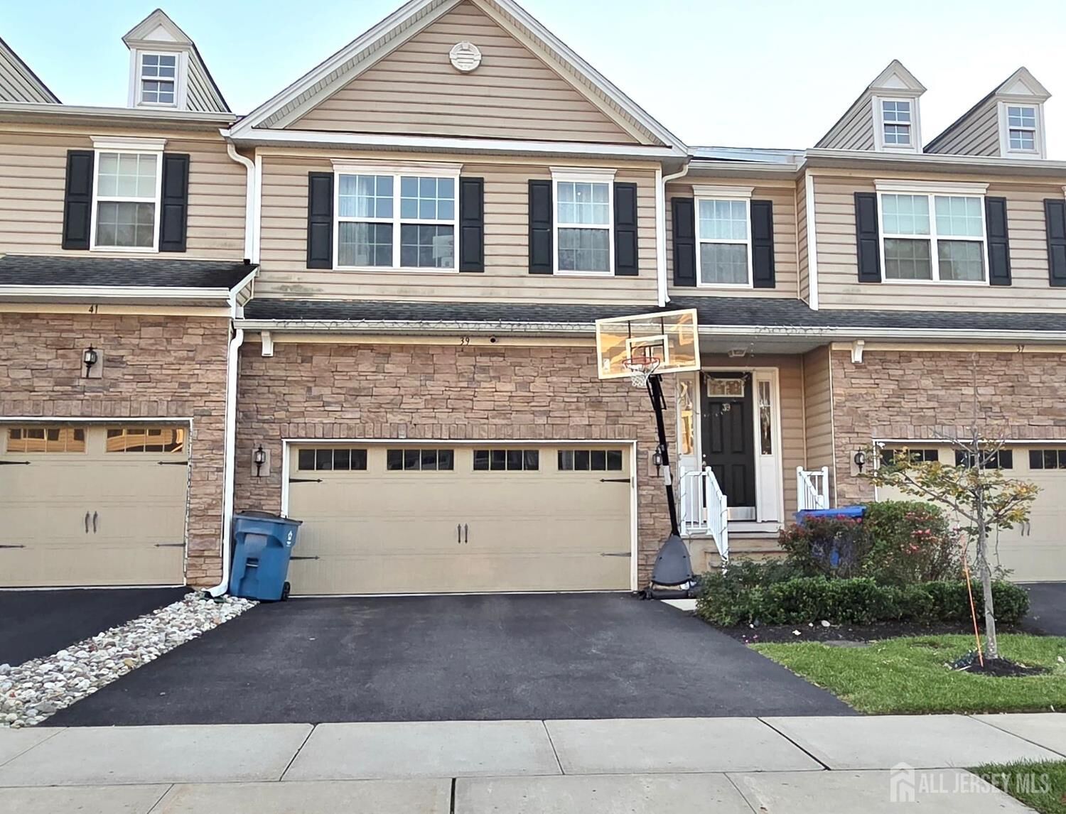 Property Photo:  39 Periwinkle Drive 9  NJ 08831 