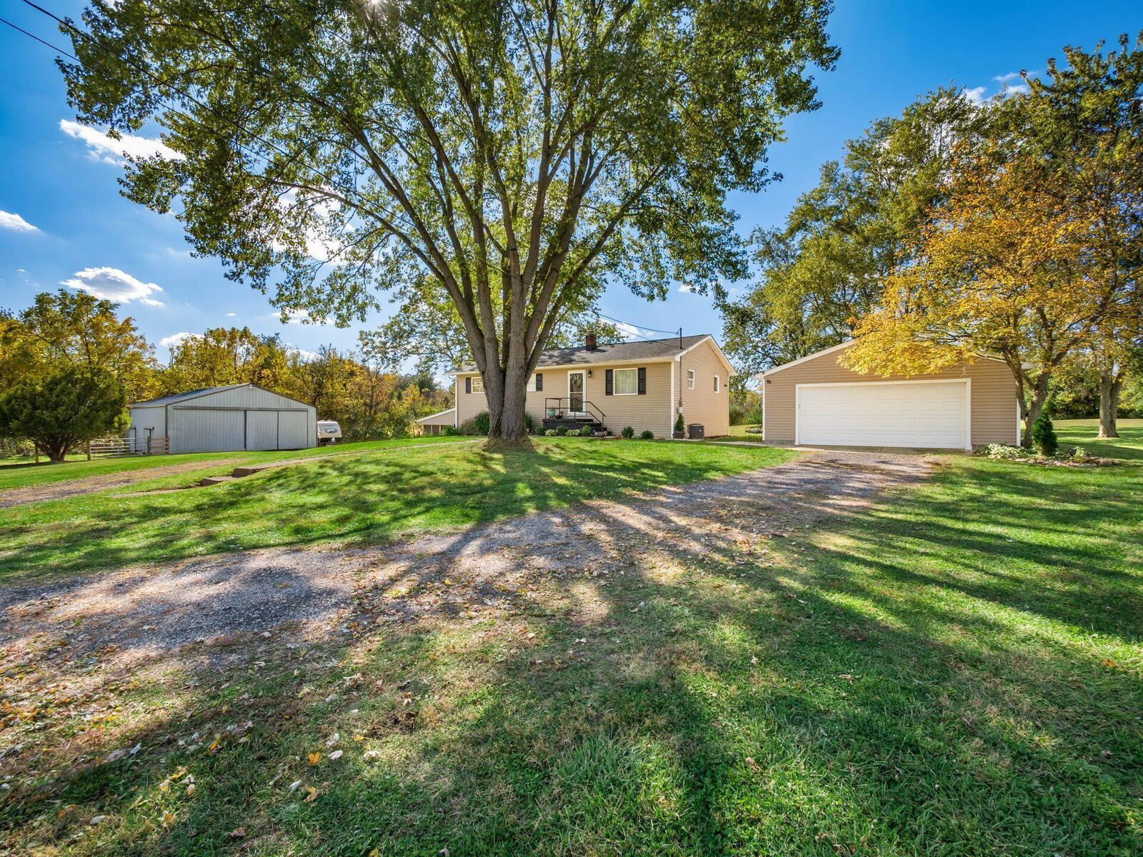Property Photo:  4550 Lilly Chapel Opossum Road  OH 43140 