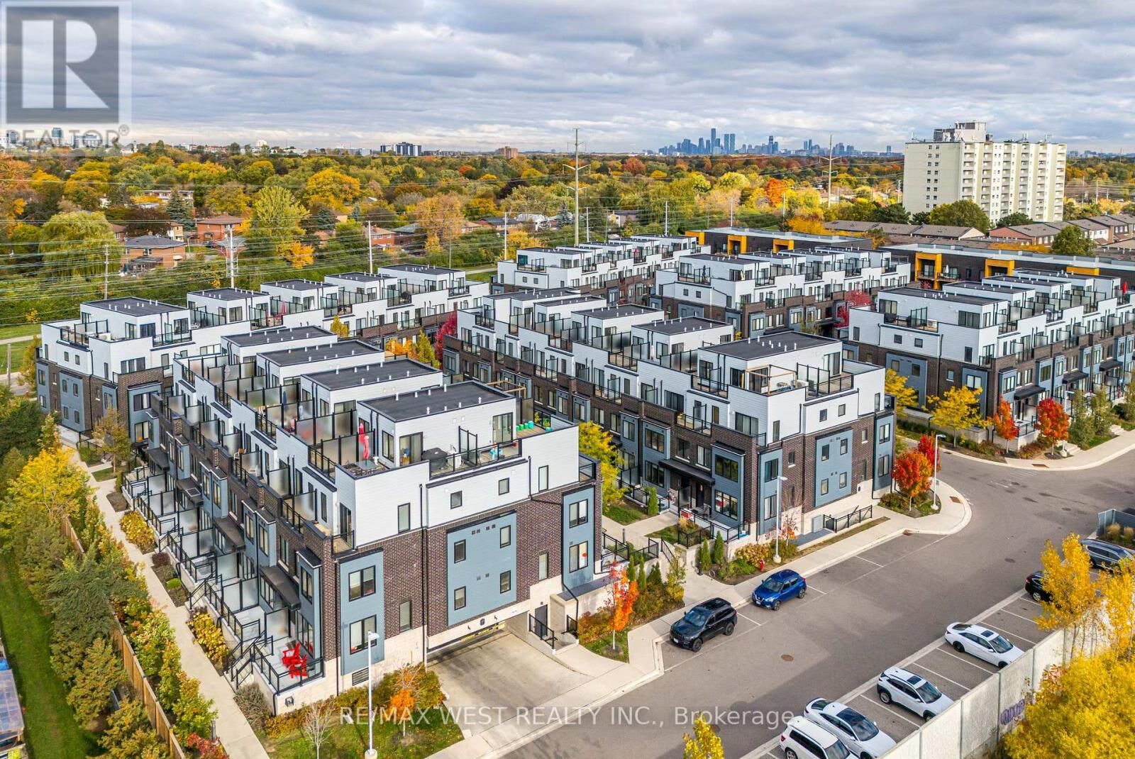 Property Photo:  2285 McNab Lane 12  ON L5J 0B3 