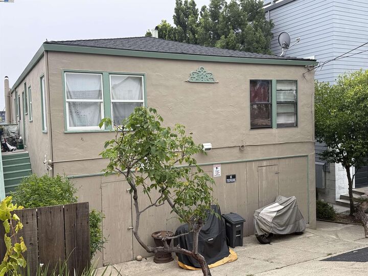 Property Photo: 22369 Main St CA 94541