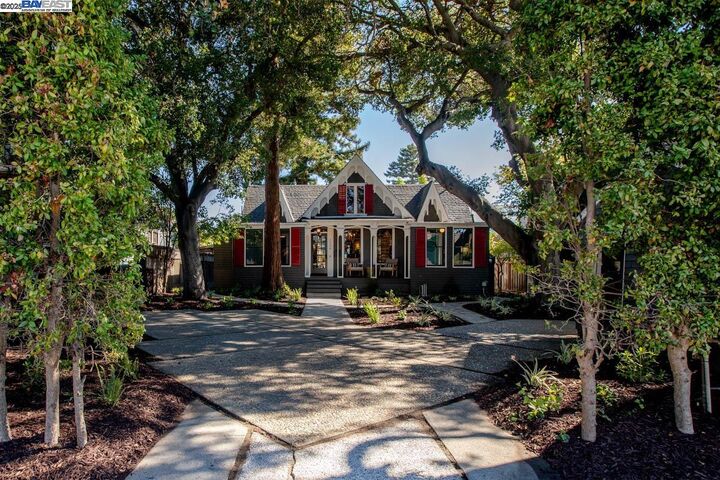 Property Photo: 1238 Versailles Ave CA 94501