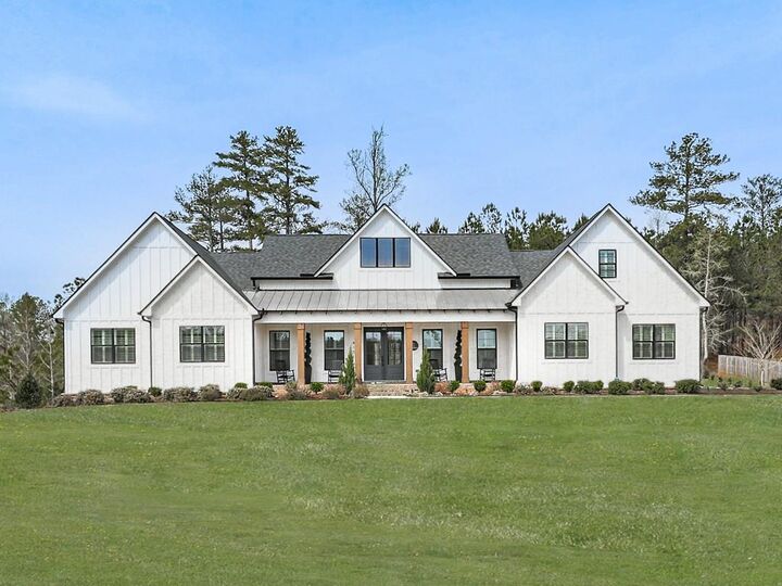 Property Photo:  415 London Road  GA 30107