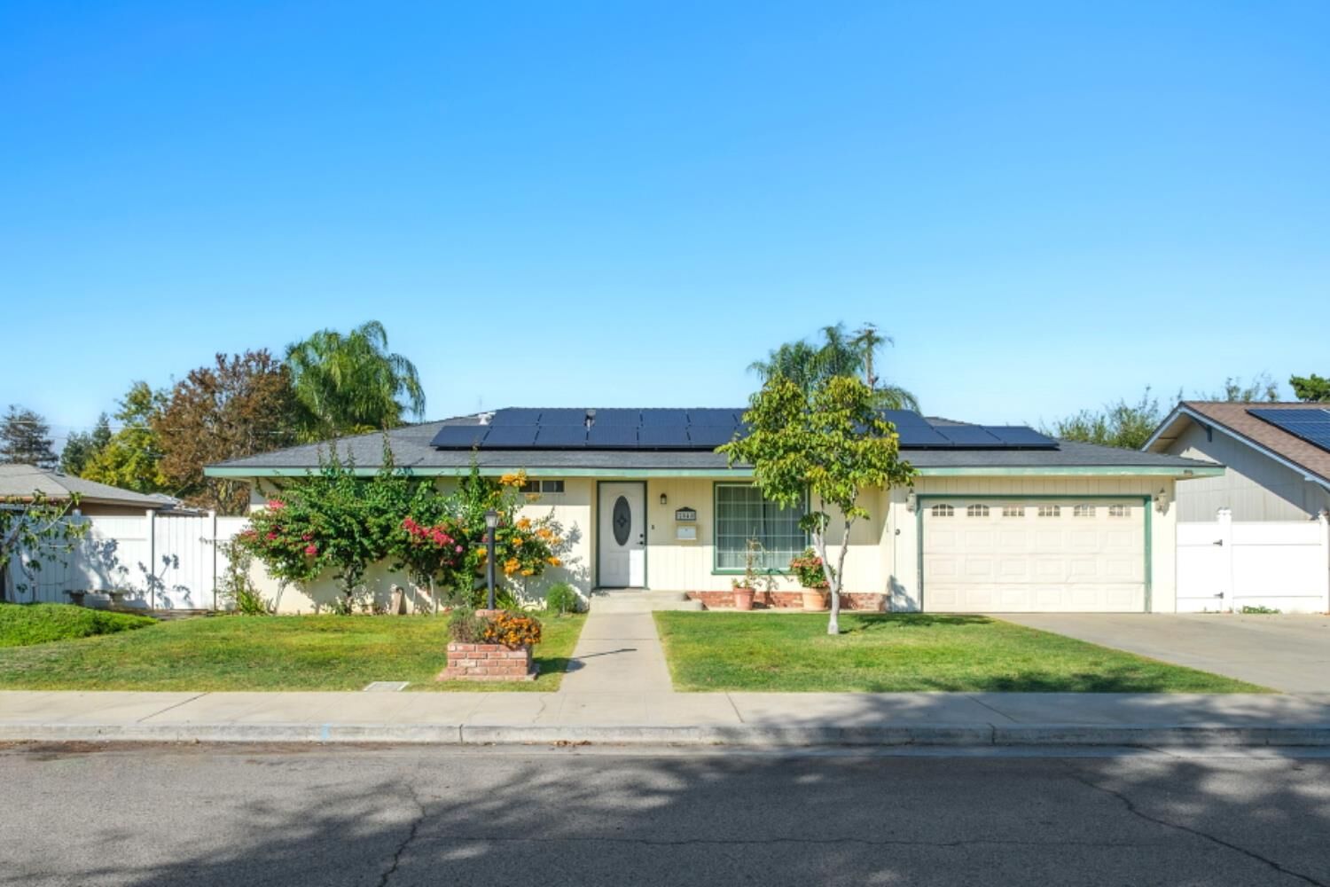 Property Photo:  2040 Cypress Street  CA 93662 