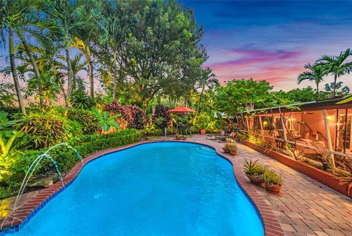 Property Photo: 4862 NE 4th Ave FL 33334