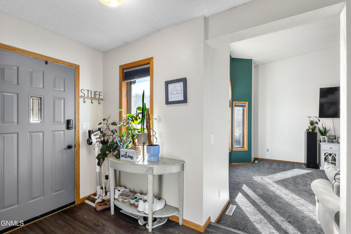 Property Photo:  407 16th Avenue NE  ND 58554