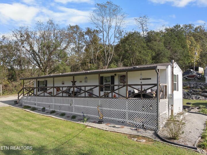 Property Photo:  221 Sinnamon Ln  TN 37861