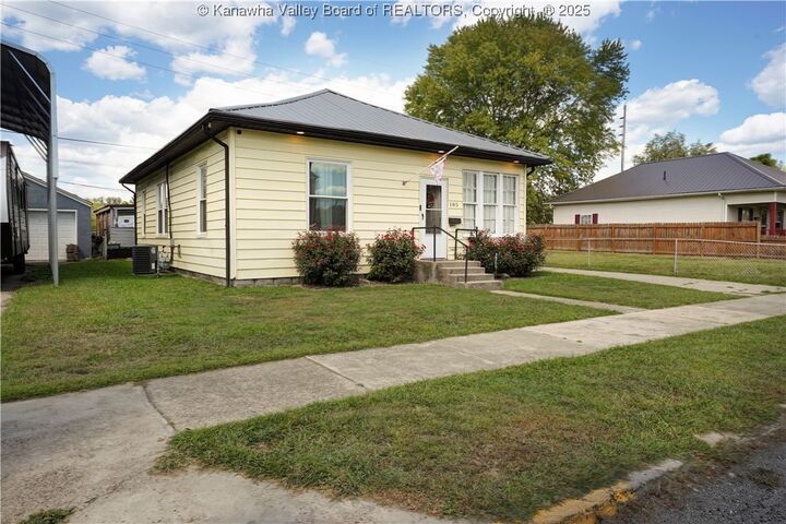 Property Photo:  105 9th Avenue  WV 25303