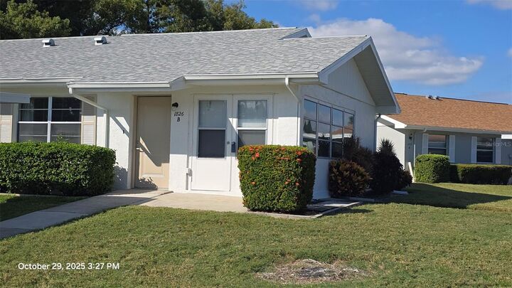 Property Photo: 1826 Foxhunt Drive B FL 33573