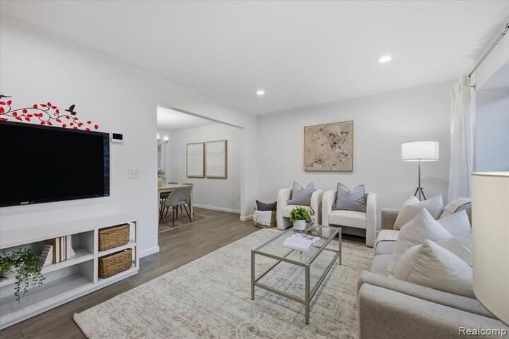 Property Photo:  712 Whitney Drive  MI 48307 2873 