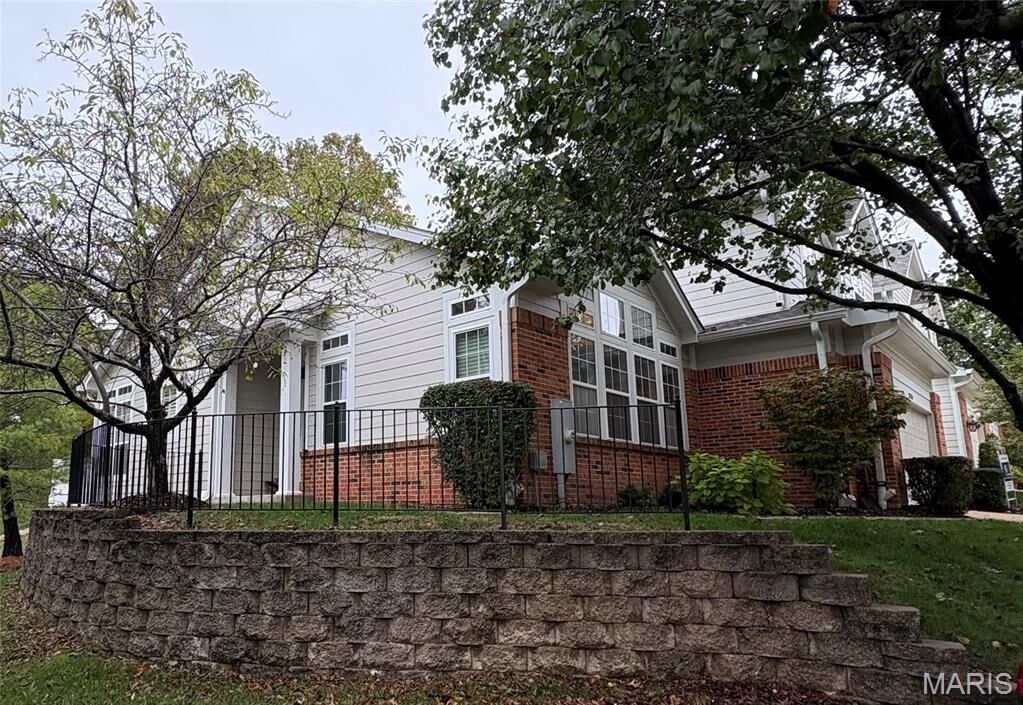 Property Photo:  16758 Chesterfield Bluffs Circle  MO 63005