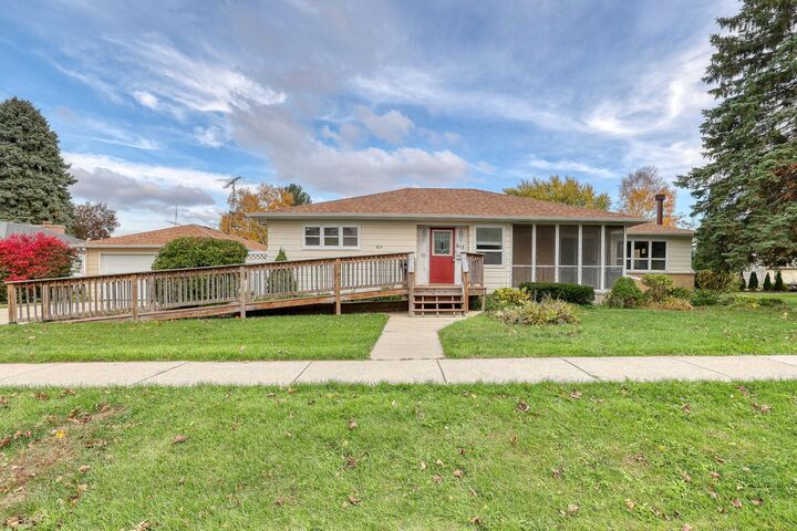 613 N Washington St  Elkhorn WI 53121 photo