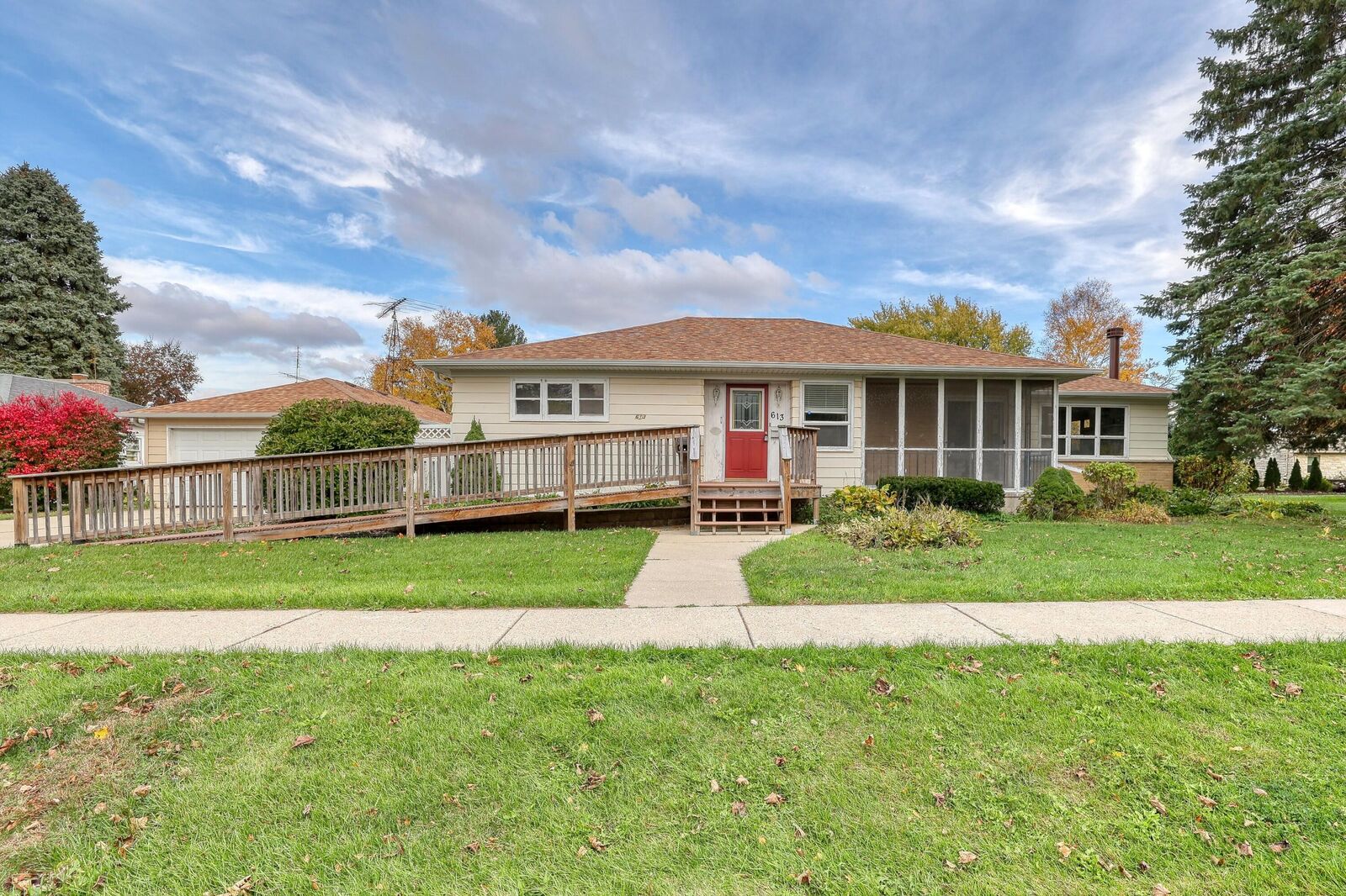 Property Photo:  613 N Washington St  WI 53121 