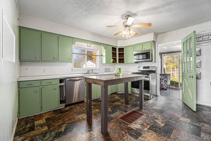 Property Photo:  467 W 136th Street W  MI 49327