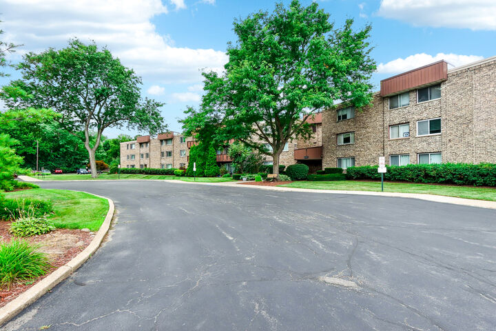 Property Photo:  2650 Brookwood Way Drive 201B  IL 60008