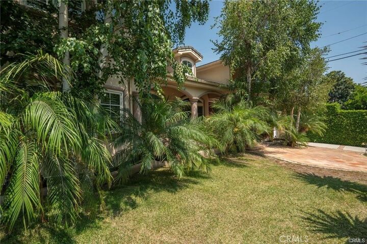 Property Photo:  4063 Benedict Canyon Drive  CA 91423 