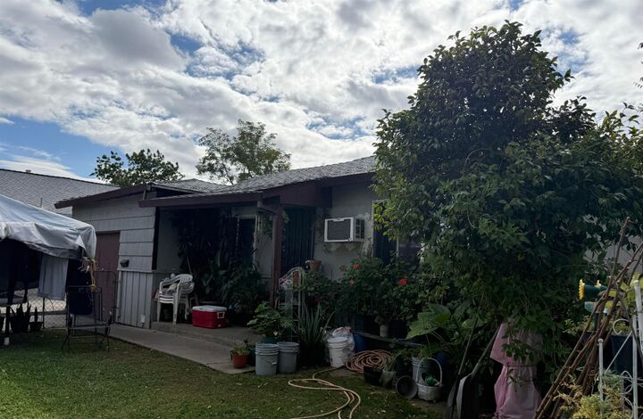 Property Photo: 550 Las Palmas Avenue CA 95815
