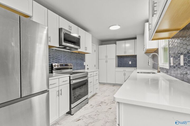 Property Photo:  2702 Oakdale Terrace  AL 35810 