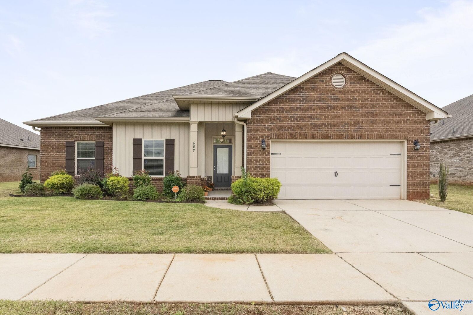 Property Photo:  609 Willow Crest SW  AL 35756